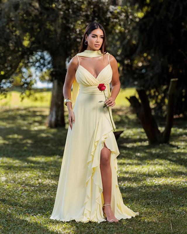 Vestido amarelo em musseline com babado