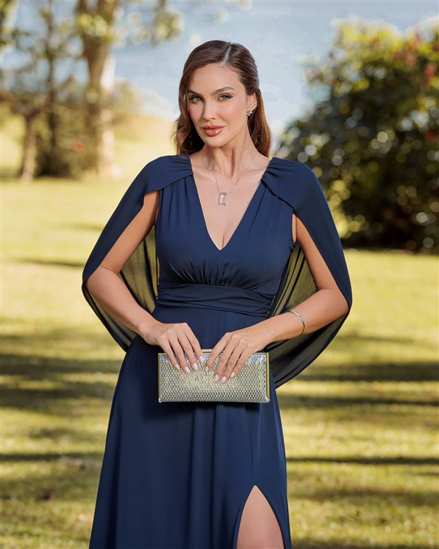 Vestido azul-marinho em musseline com capa