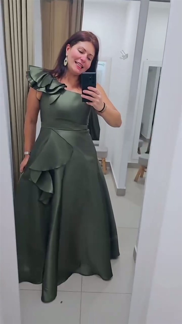 Vestido verde-oliva um ombro só